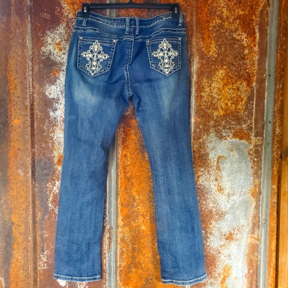 Diamonds & Threads Jeans - Picture 2 of 5